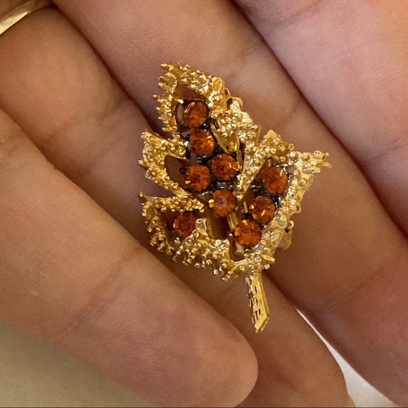 GOLD LEAVES AND TOPAZ CLIP ON VINTAGE EARRINGS - Picture 2 of 8